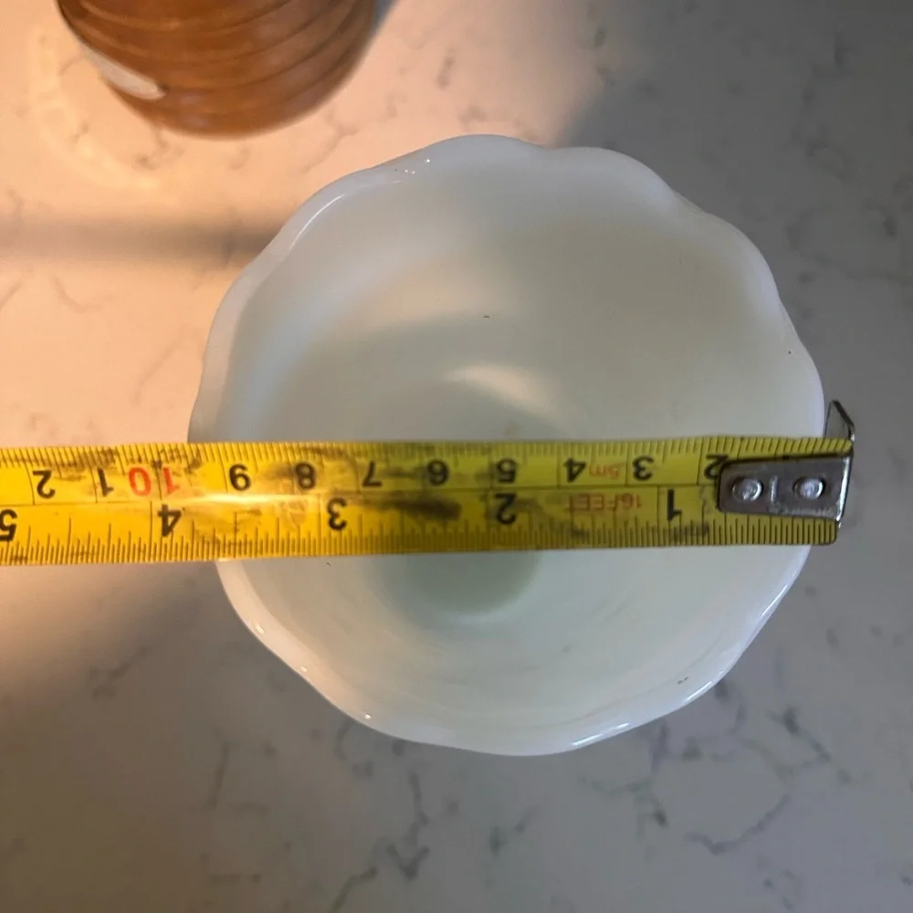 Vintage Anchor Hocking teardrop milk glass vase - Picture 7 of 7